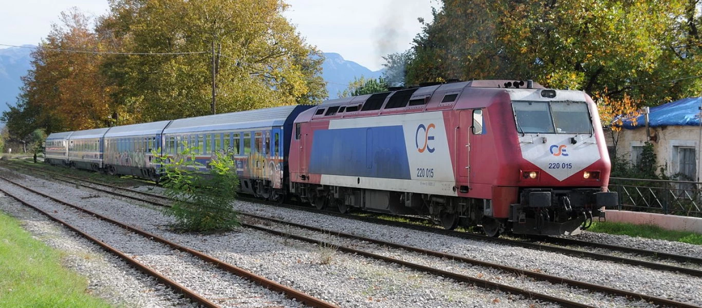 Αυτοκίνητο συγκρούστηκε με τρένο Intercity στα Διαβατά - Νεκρή η έγκυος συνοδηγός (φωτό, upd)